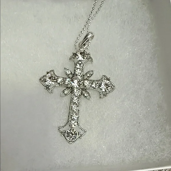 Premier Designs Silver Cross Pendant Necklace - Picture 2 of 6